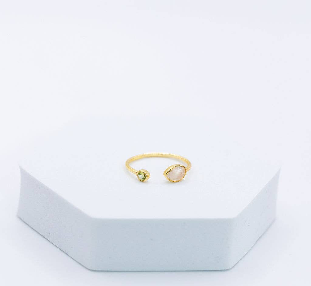 White Leaf - Set Stone Ring in Gold with Rainbow Moonstone & Peridot