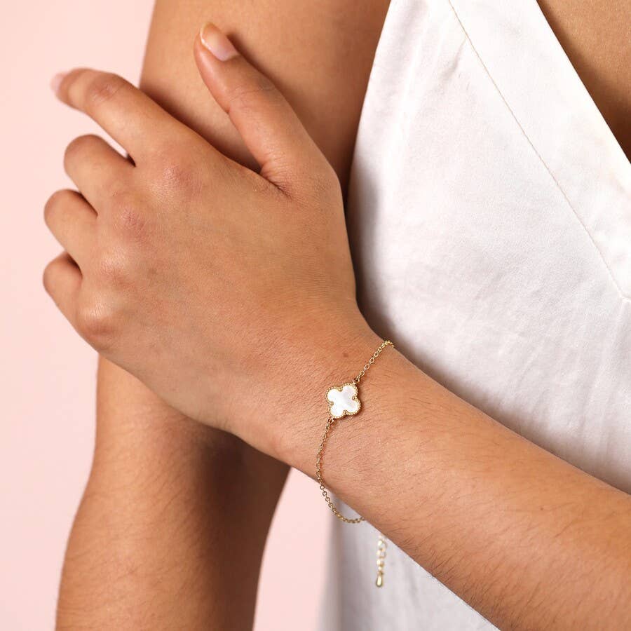 Lisa Angel - Shell Flower Charm Bracelet in Gold