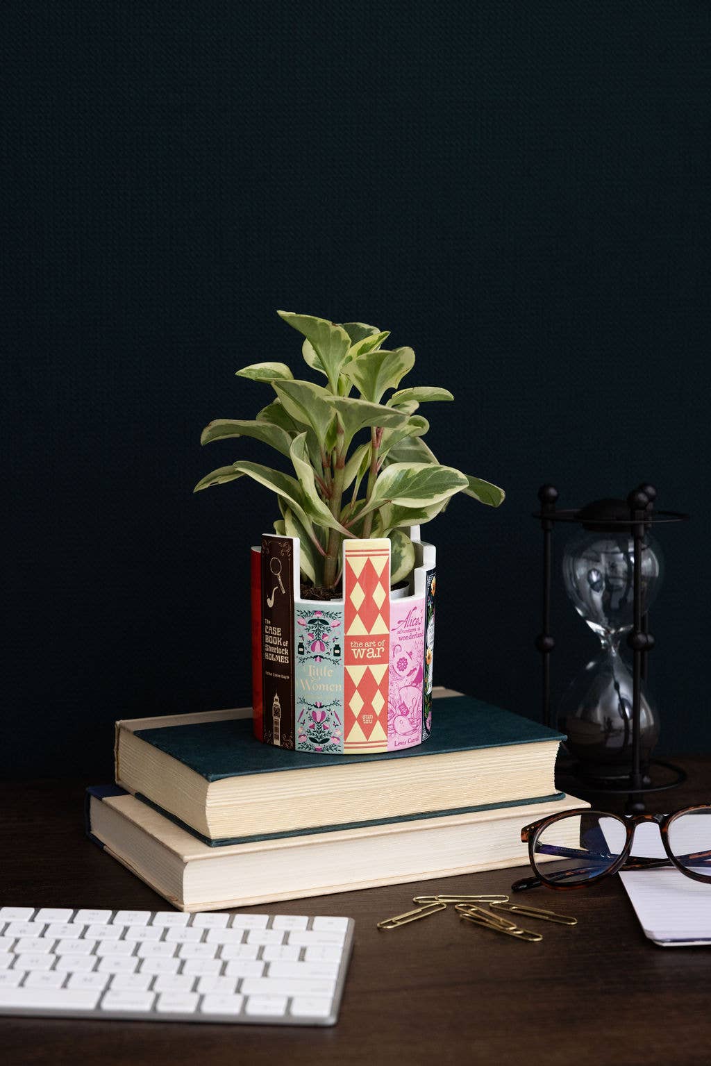 Steel Mill & Co UK - Desk Pot, Classic Books