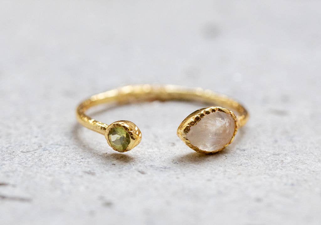 White Leaf - Set Stone Ring in Gold with Rainbow Moonstone & Peridot