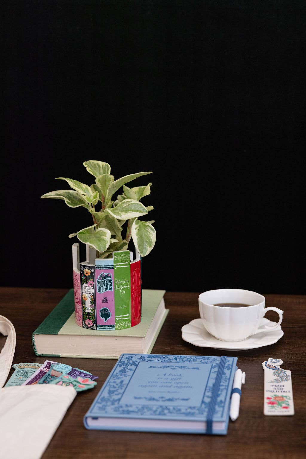 Steel Mill & Co UK - Desk Pot, Classic Books