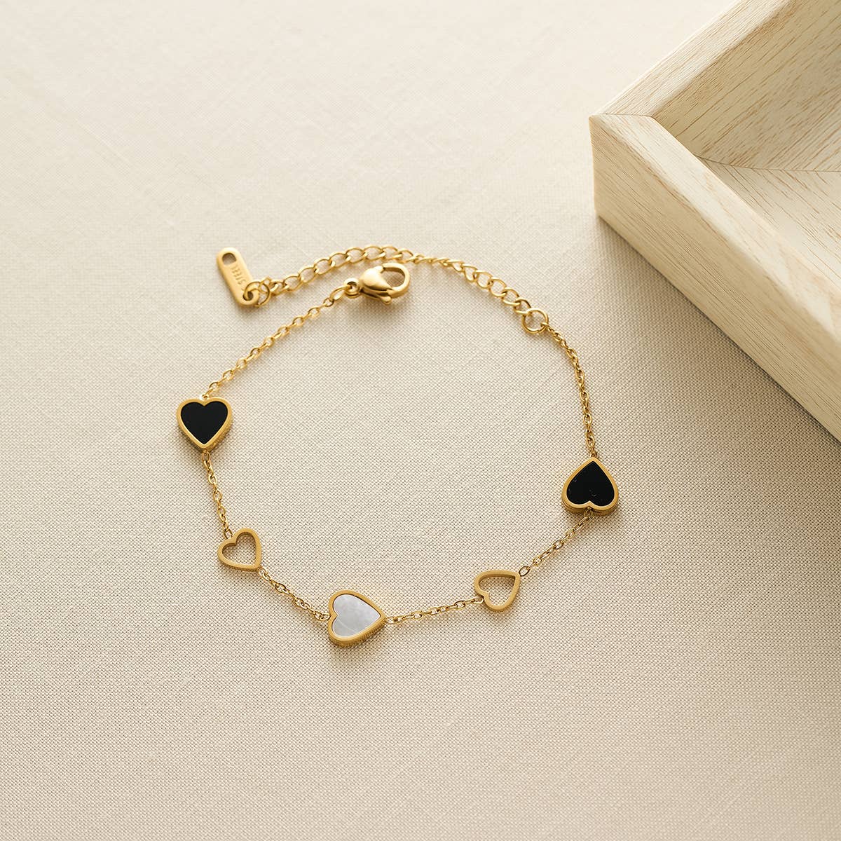 White Leaf - Solid & Open Heart Bracelet in Pearl, Black and Gold
