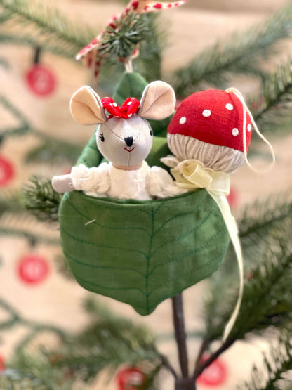 LEVLOVS - Mouse and the Mushroom Wonder Forest Set Red