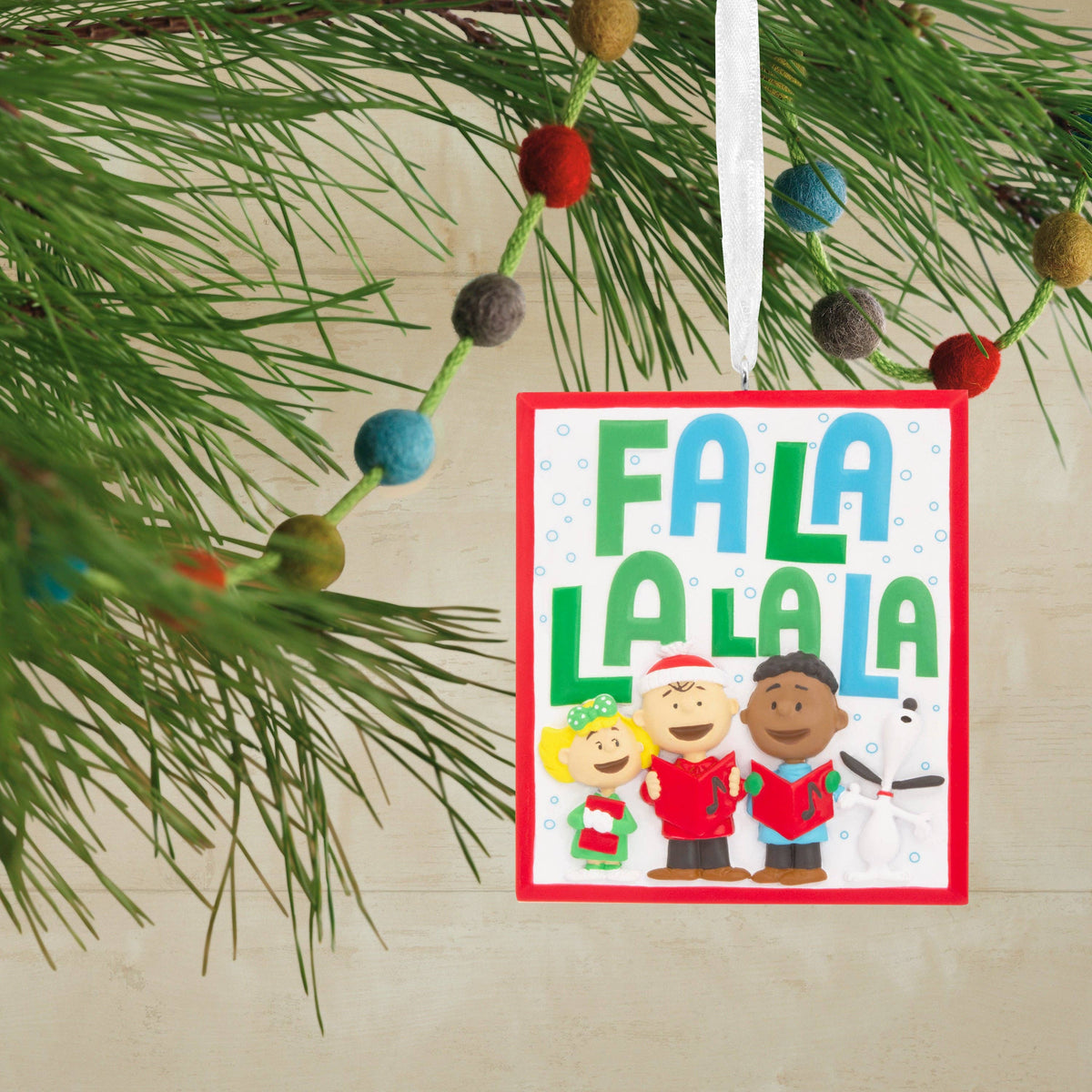 Hallmark - Collectable PEANUTS™ Christmas - Children Carollers Ornament
