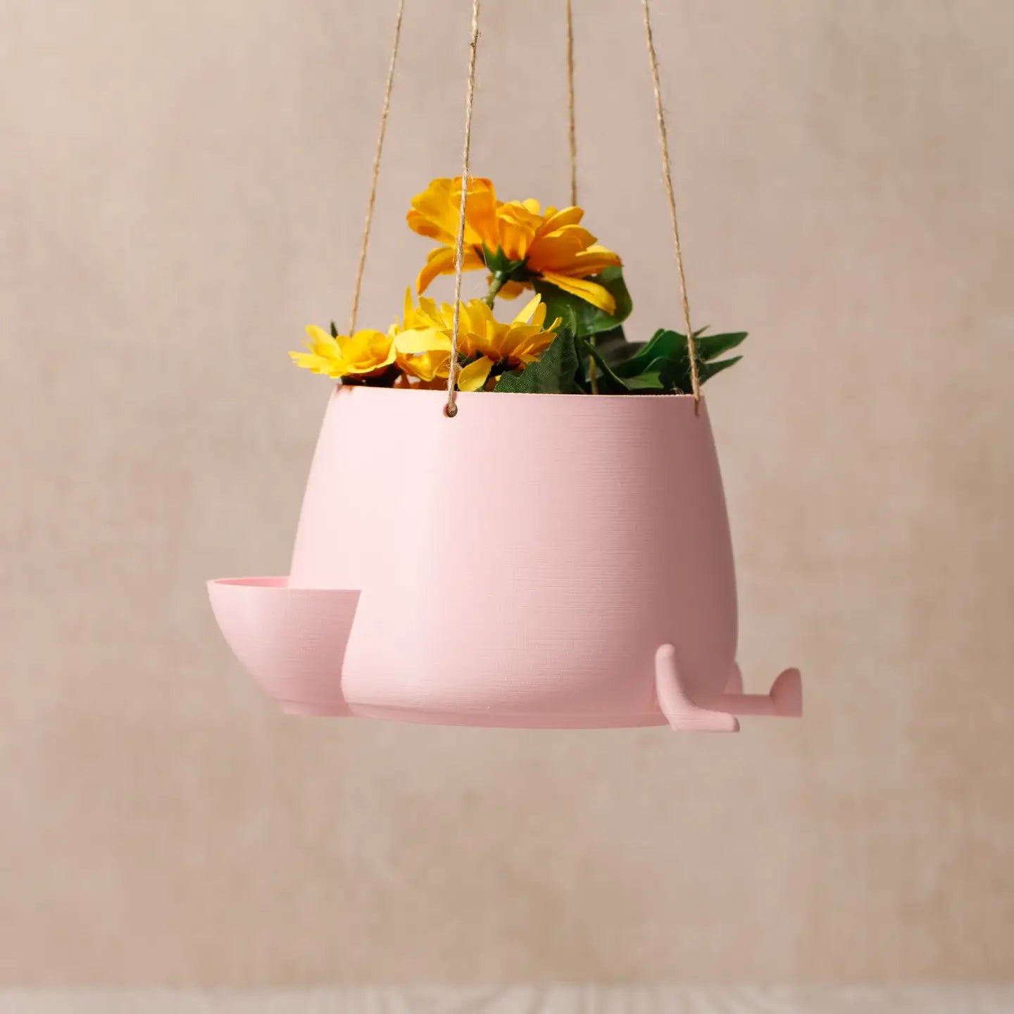 Eco-Elegance: the Sustainable Hanging Happy Pot - Peach Pink
