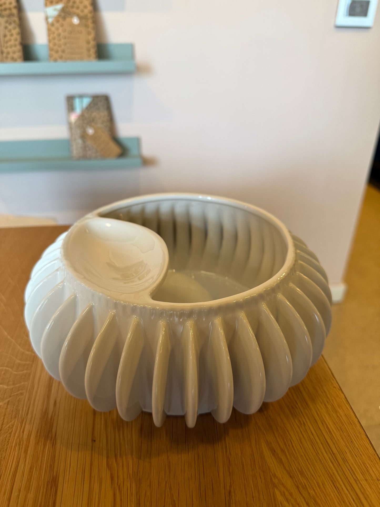 Betty white glazed wax/oil burner