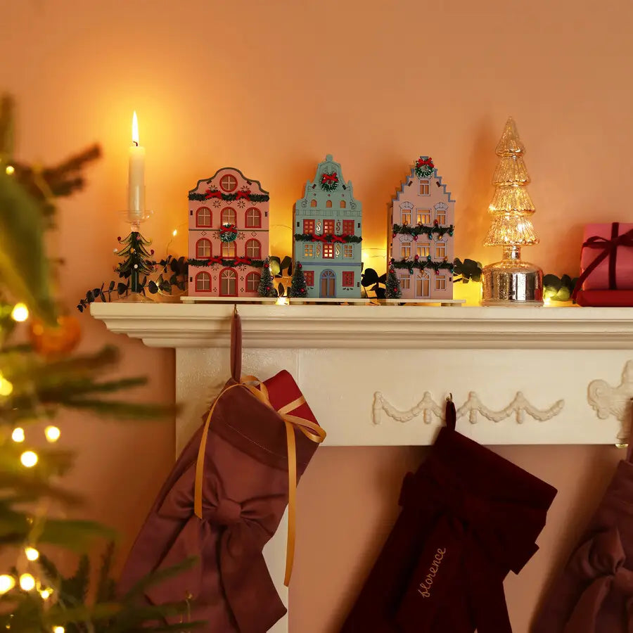 Battery Powered Wooden Pink House Led Light Decoration