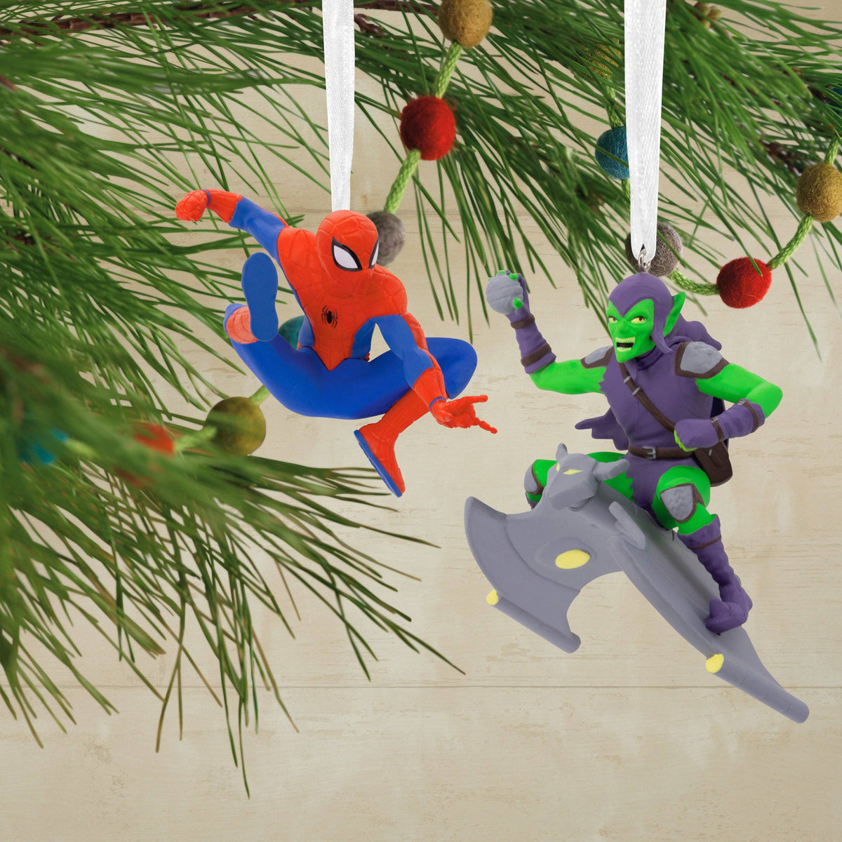 Hallmark - Storied Moments Marvel Ornament Set 2 Spider-Man Greengoblin